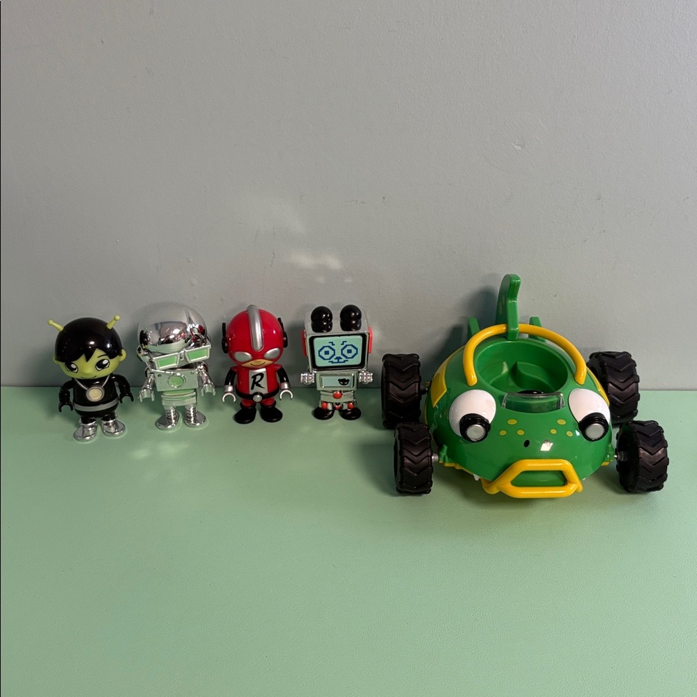 Ryan’s World Lizard Car with 4 characters, kids truck toy, Figurines toys